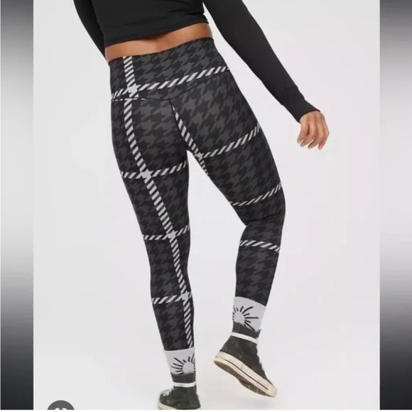 Aerie Offline Real Me Xtra 7/8 Houndstooth Leggings Medium Short NEW! - Picture 2 of 7